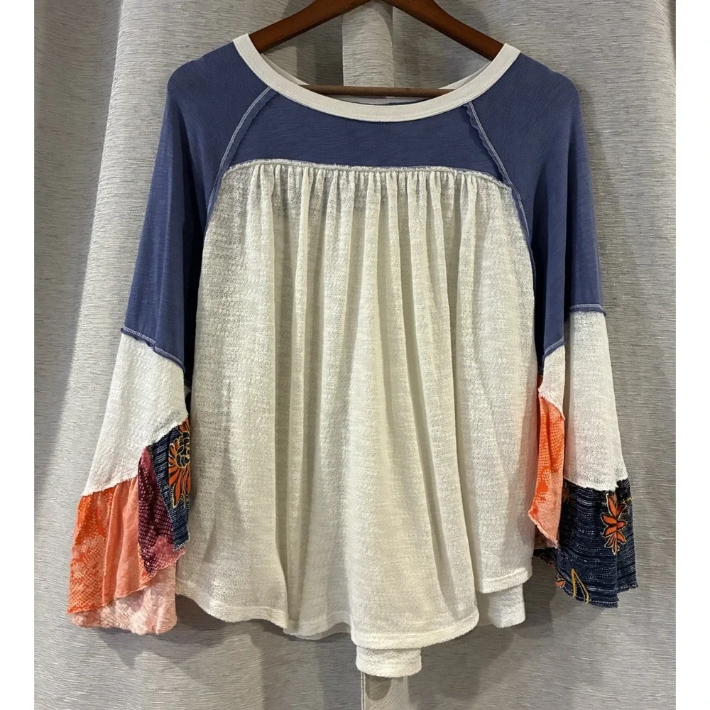 Free People We The Free Ridgewood Friday Top‎ Blue Floral Bell Sleeve Medium